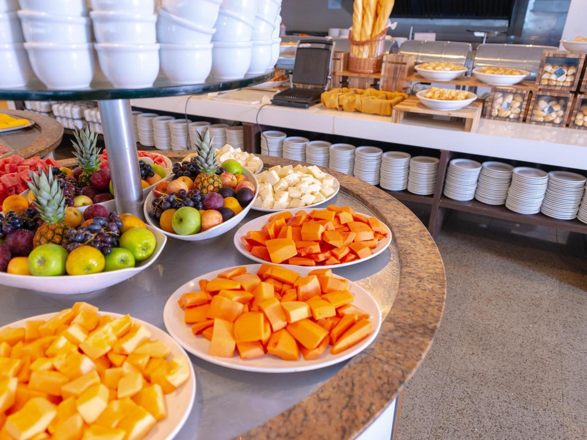Ocean Palace All Inclusive Premium Natal Eksteriør bilde Fruit at a buffet